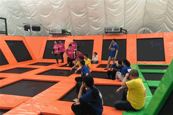 趣玩趣蹦床主题公园